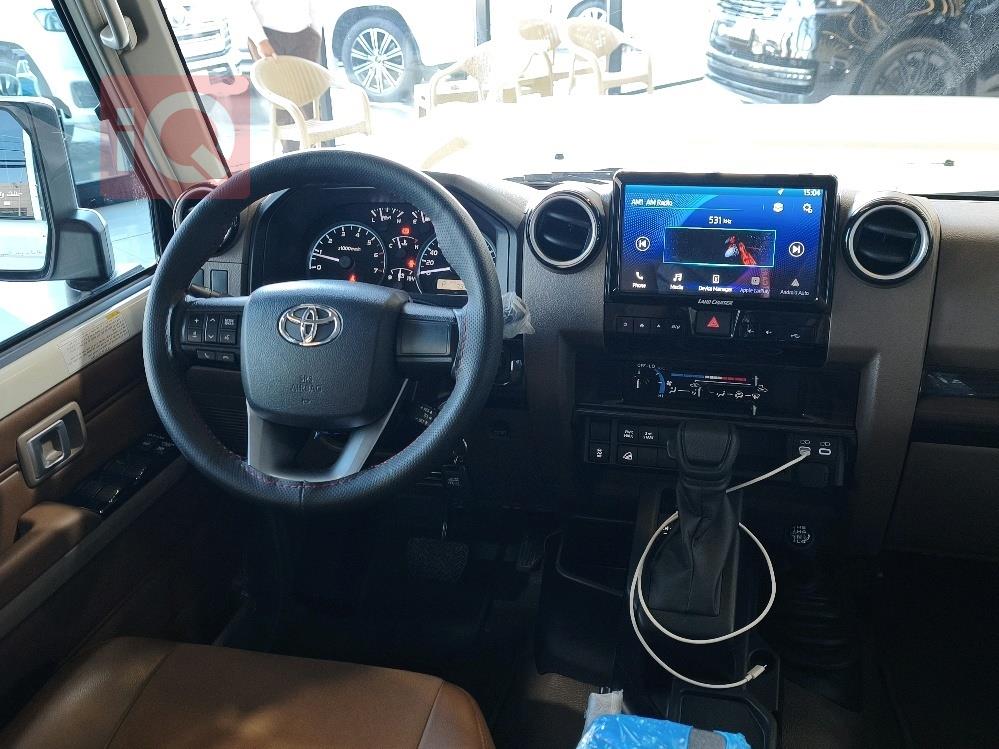 تويوتا لاند كروزر 70 بيك اب